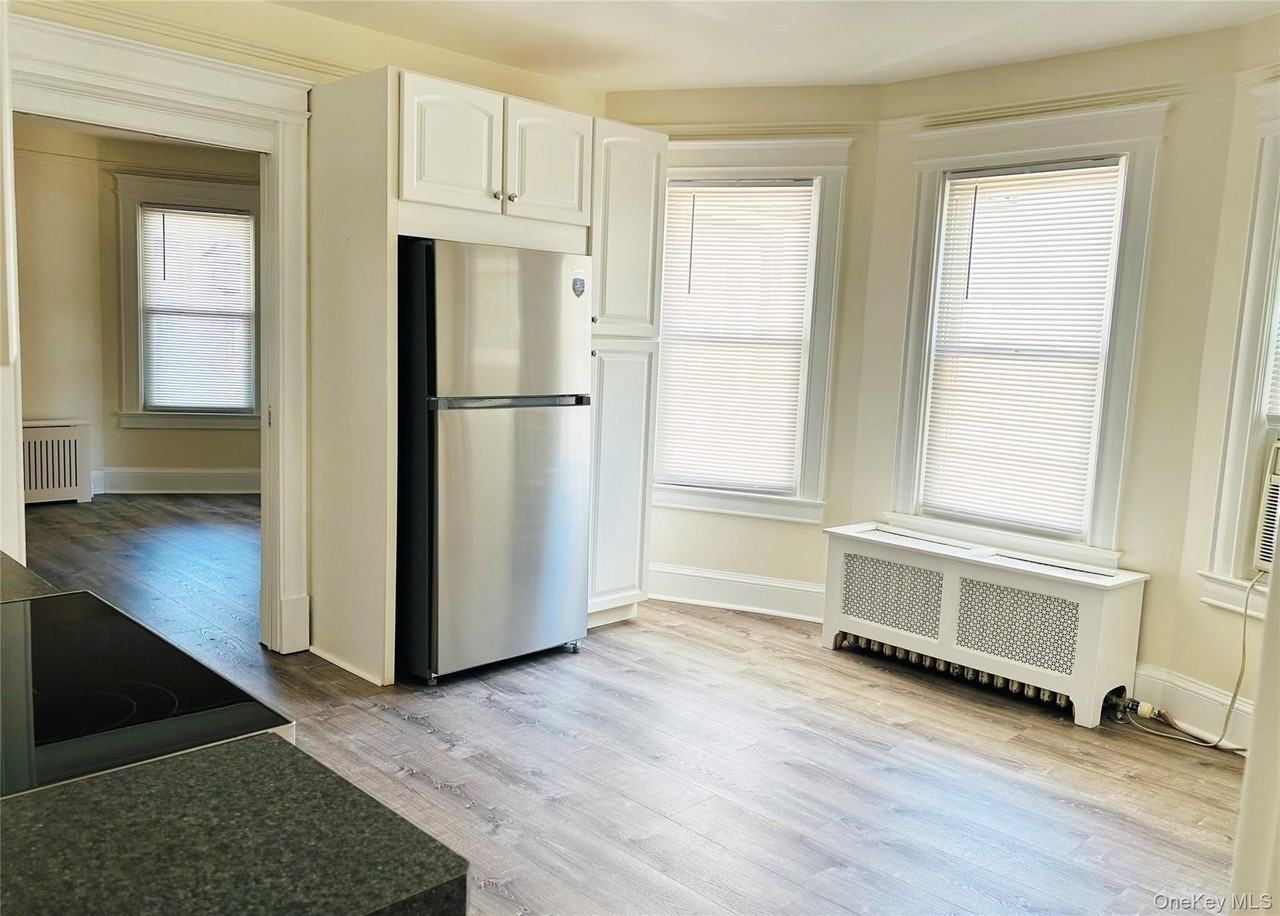 46 Totten Pl - Photo 4 of 23