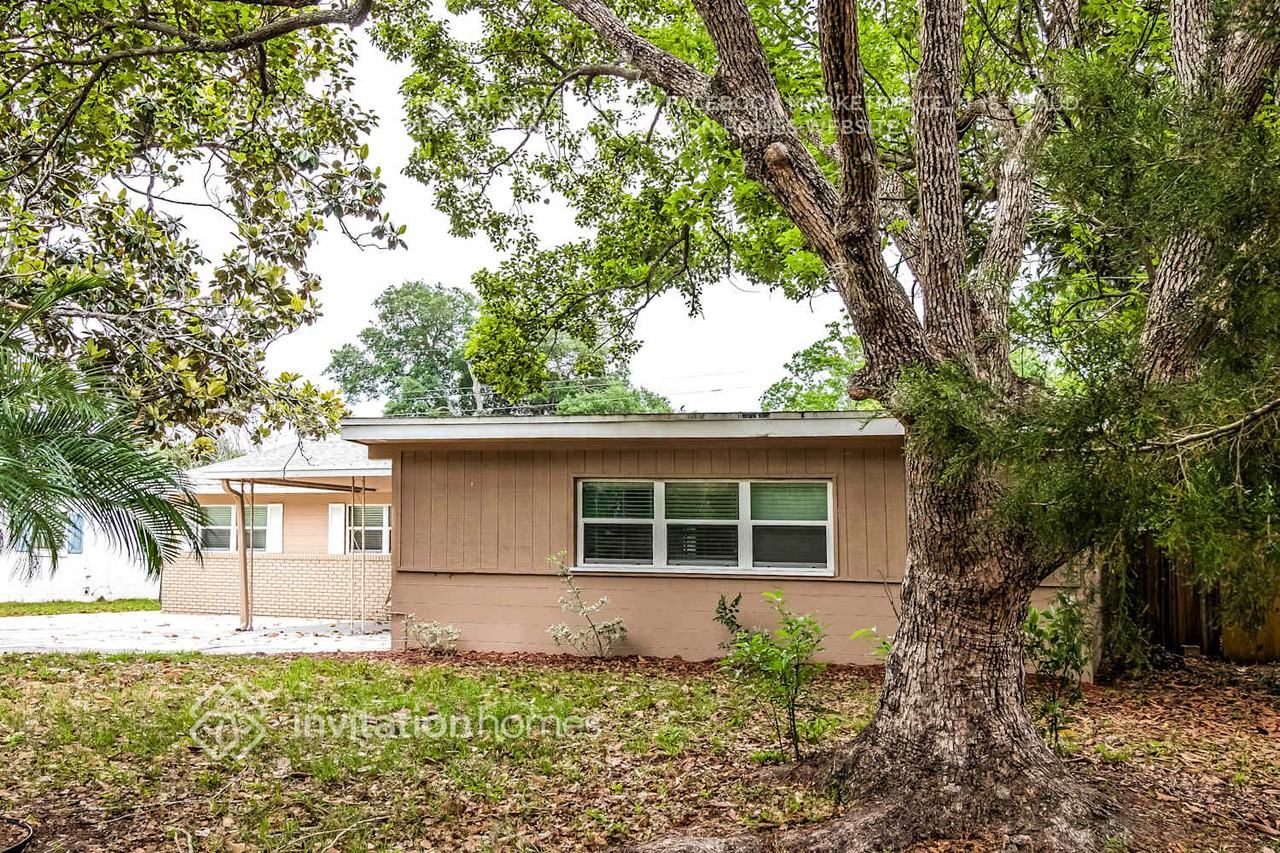 1546 Peruvian Ln - Photo 3 of 21