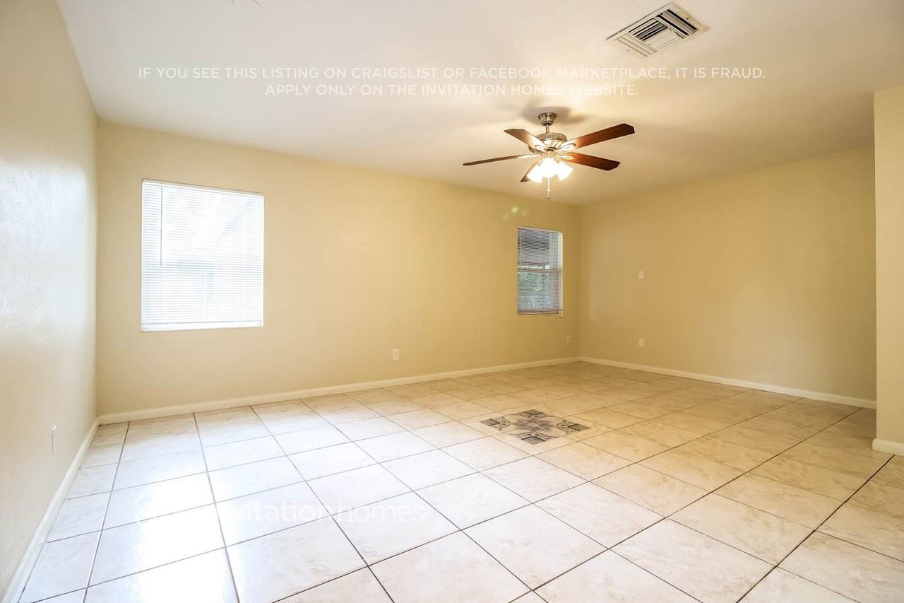 1546 Peruvian Ln - Photo 4 of 21