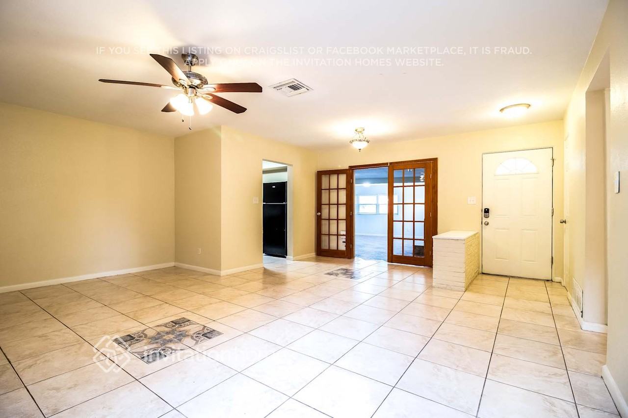 1546 Peruvian Ln - Photo 5 of 21