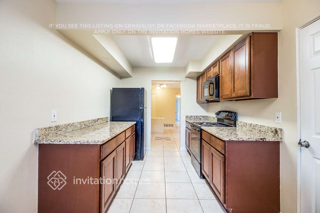 1546 Peruvian Ln - Photo 7 of 21