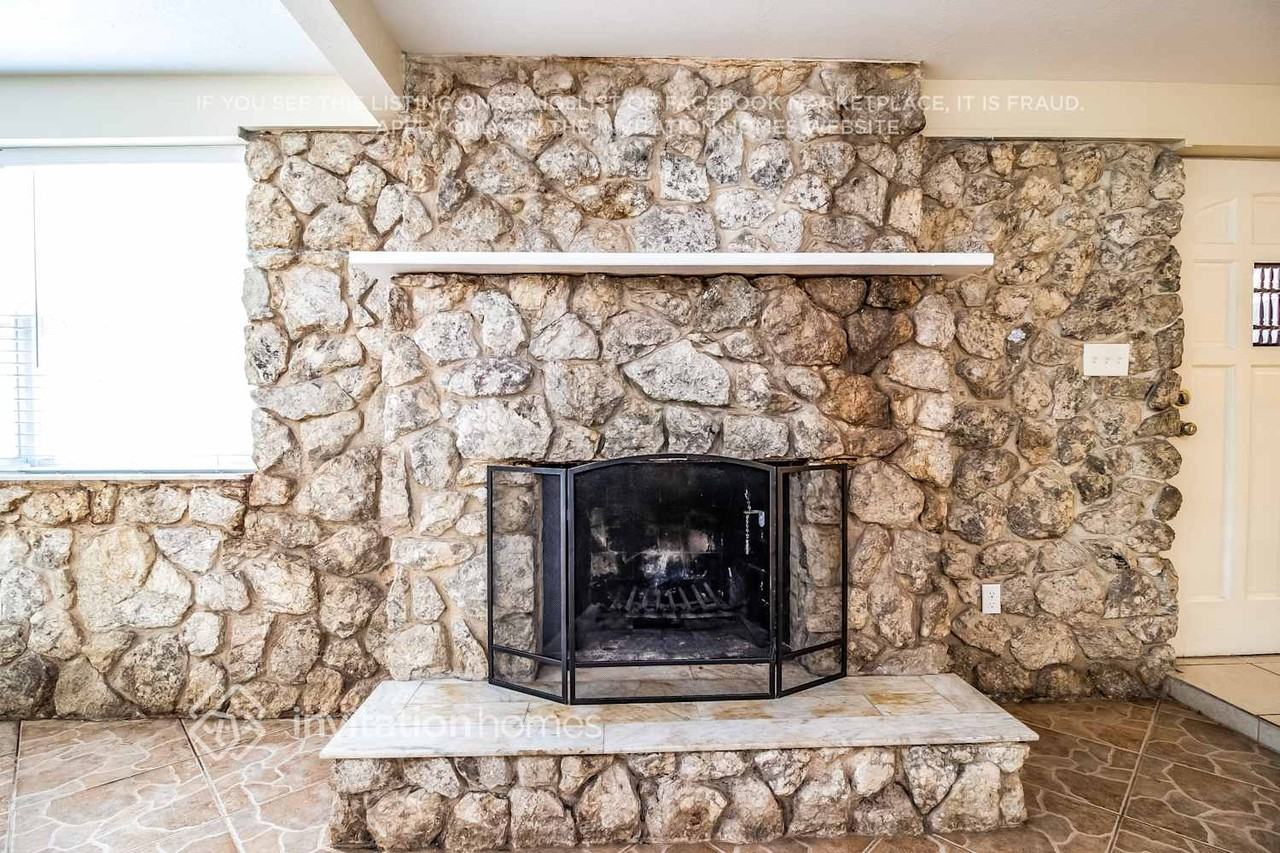 1546 Peruvian Ln - Photo 6 of 21