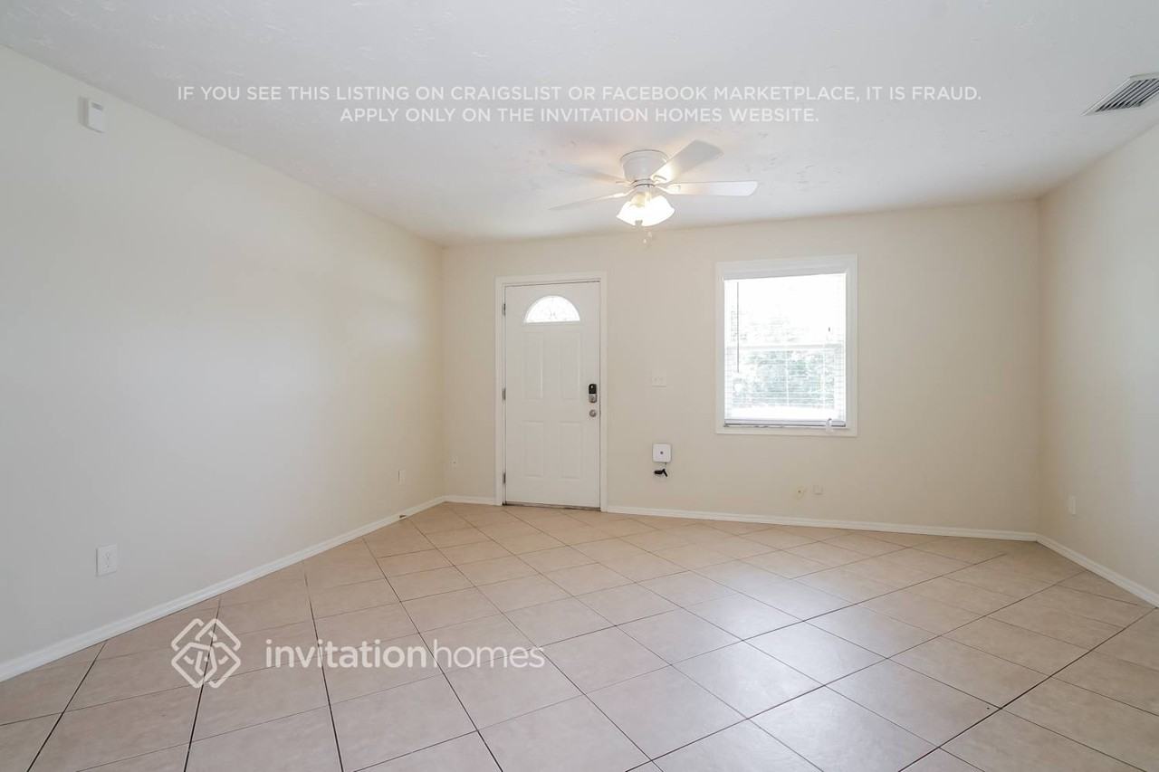923 38th St W - Photo 2 of 17