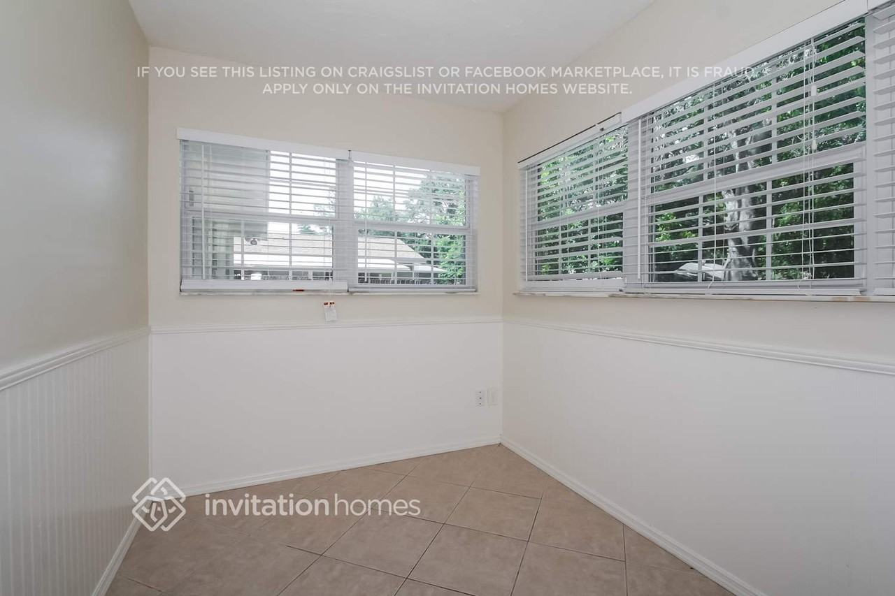 923 38th St W - Photo 7 of 17