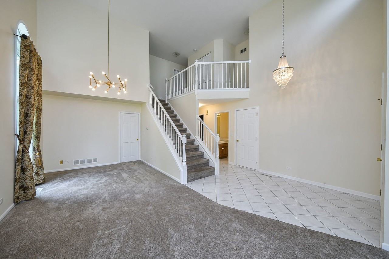 339 Windsor Dr - Photo 3 of 21