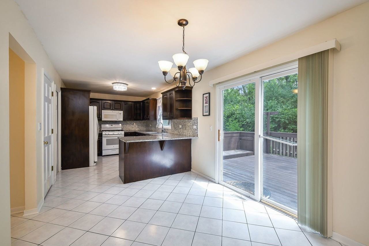 339 Windsor Dr - Photo 6 of 21