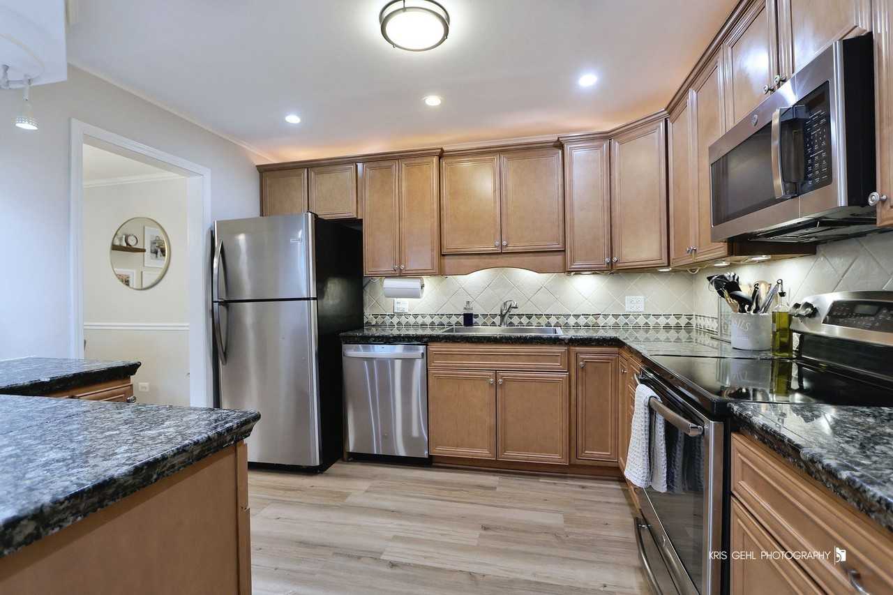 510 W Miner St #1D - Photo 3 of 22