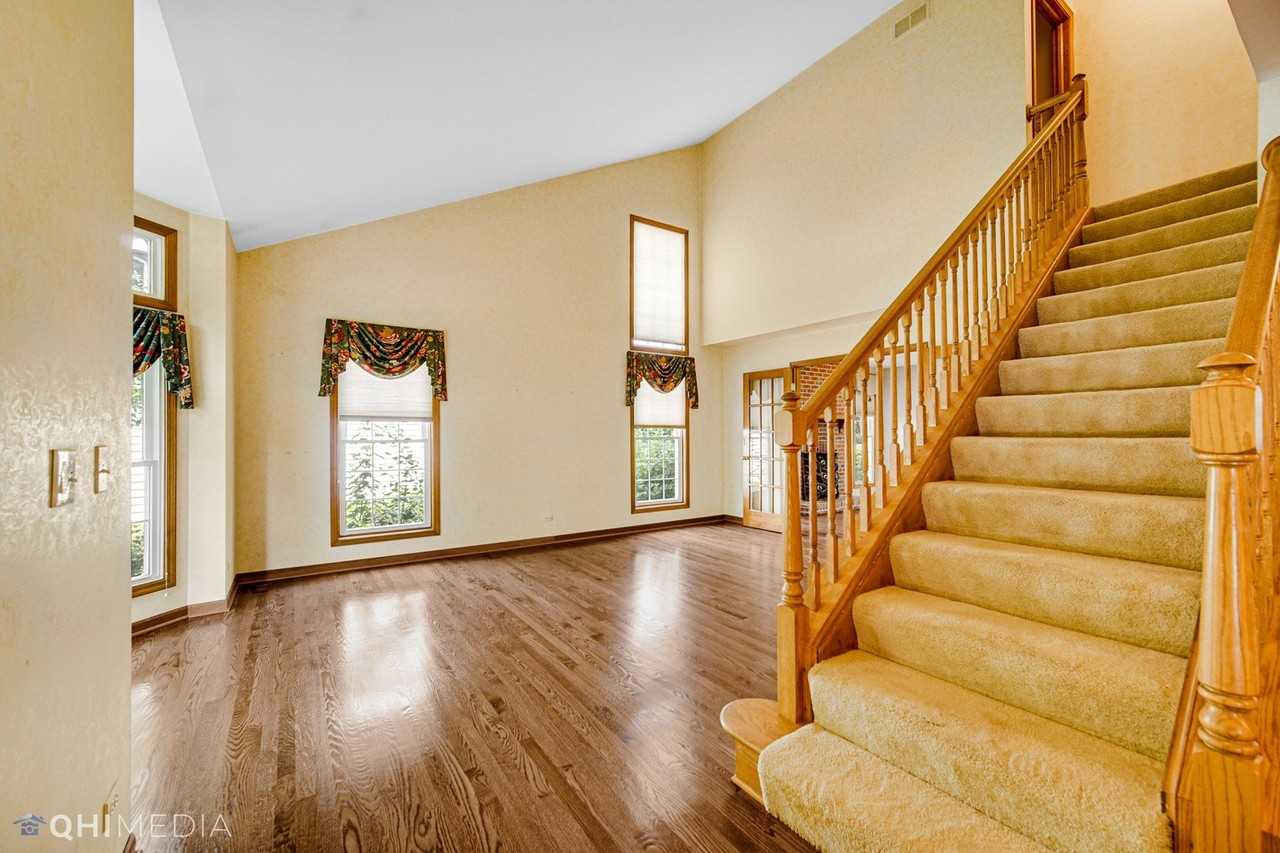 1341 E Thacker St - Photo 5 of 30