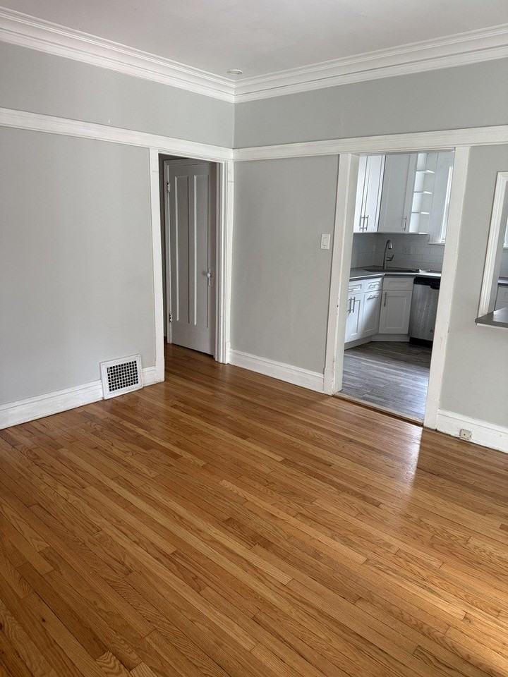2439 W Byron St - Photo 3 of 12