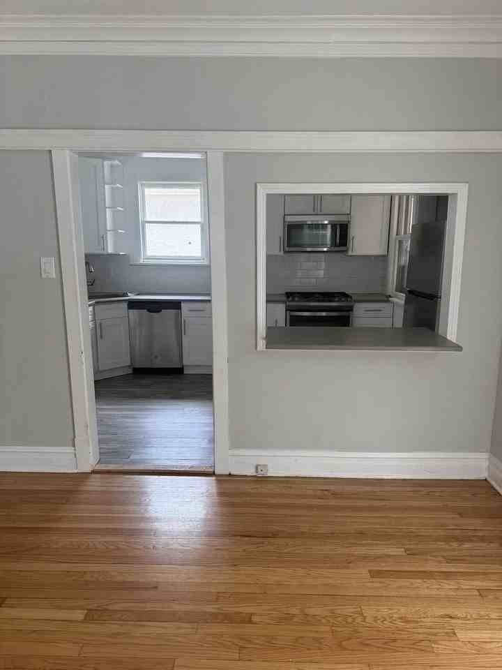 2439 W Byron St - Photo 4 of 12