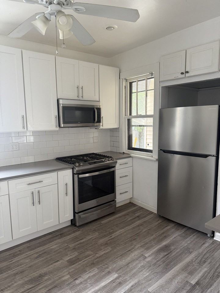 2439 W Byron St - Photo 5 of 12