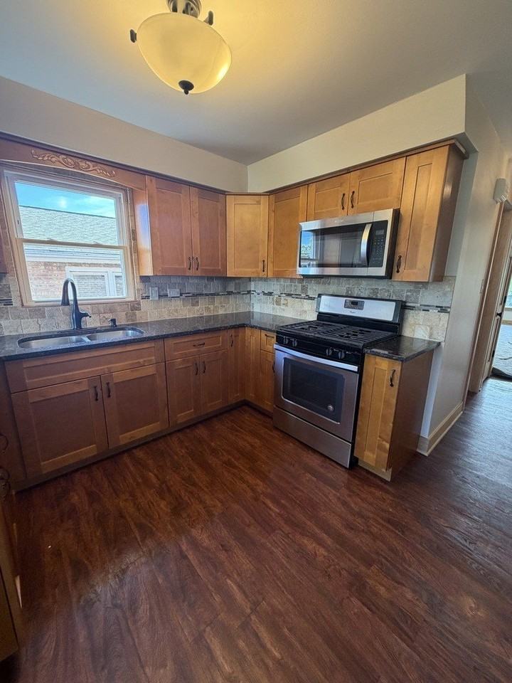 6048 W 79th St #3 - Photo 3 of 13