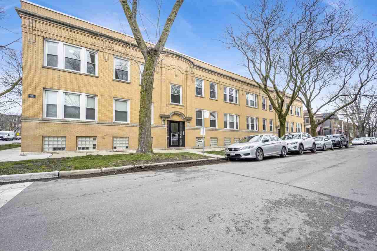 3602 N Oakley Ave #2