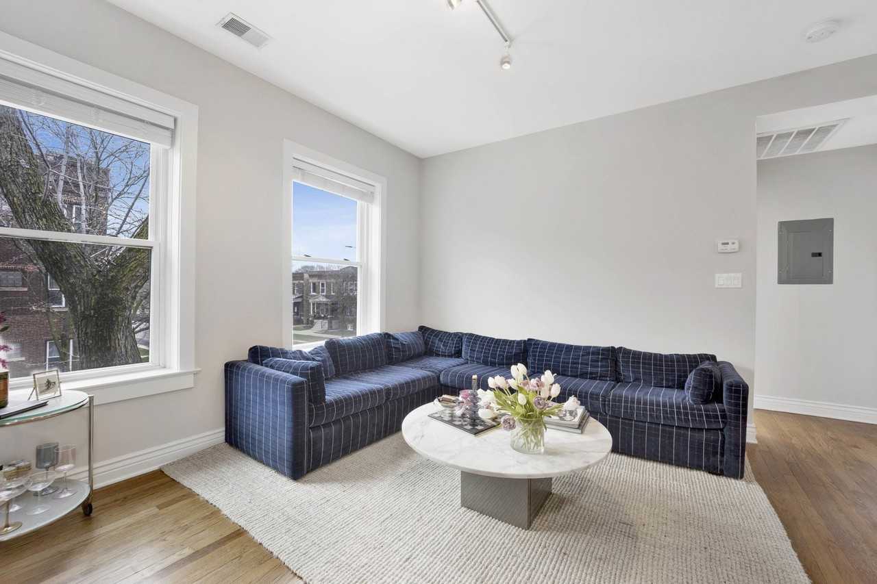 3602 N Oakley Ave #2 - Photo 5 of 14