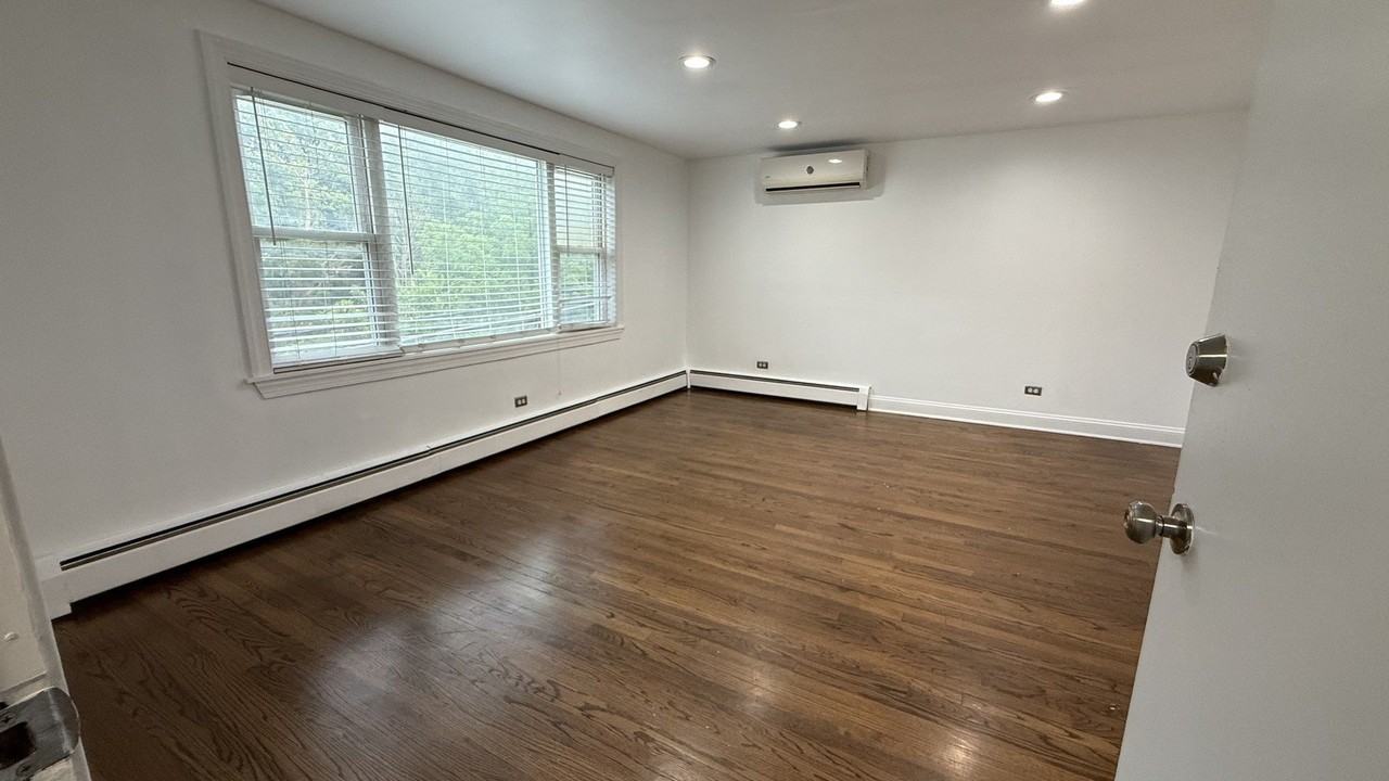 2232 N River Rd #3 - Photo 2 of 19