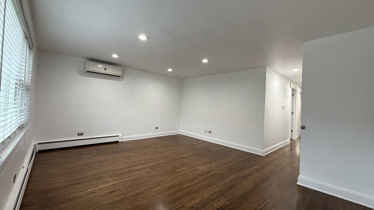 2232 N River Rd #3 - Photo 3 of 19
