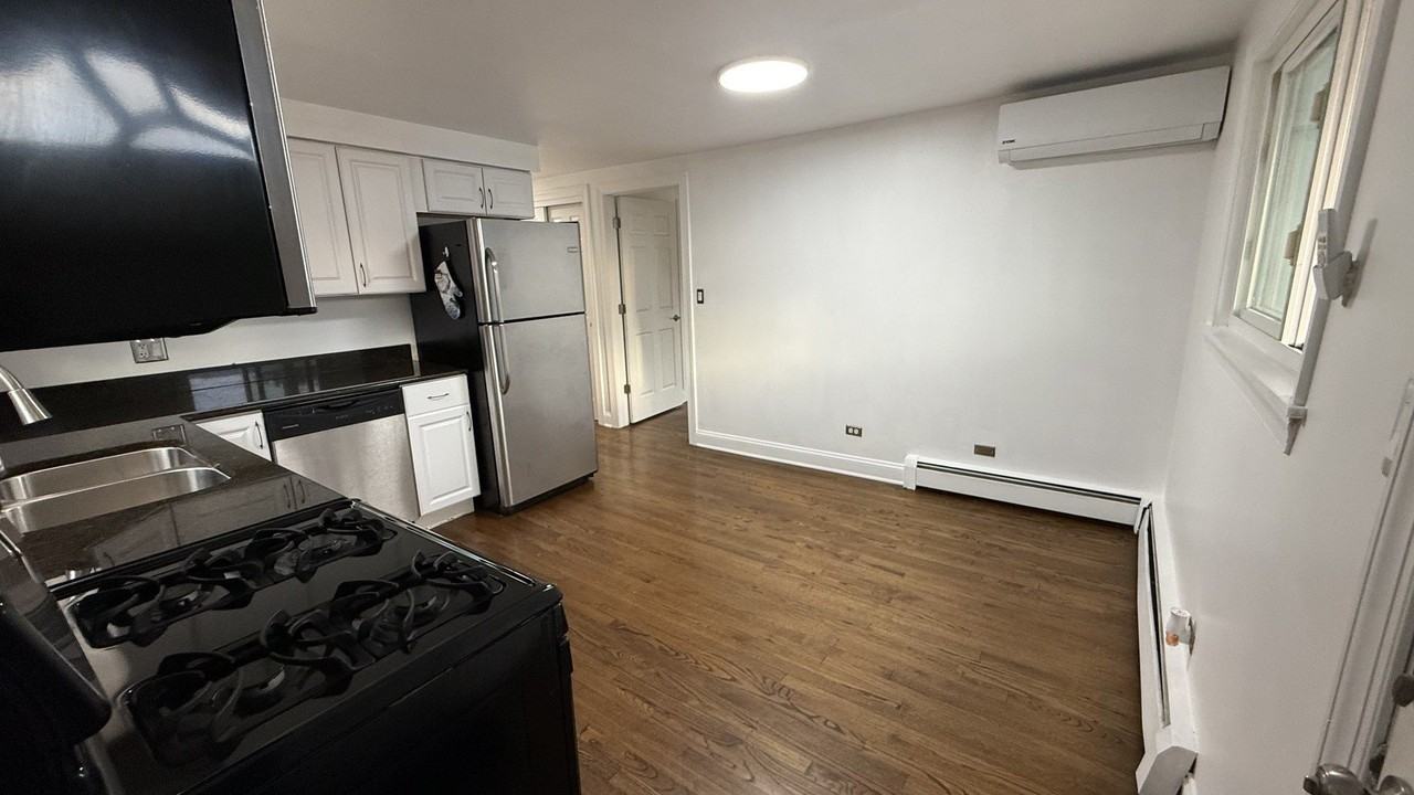 2232 N River Rd #3 - Photo 5 of 19