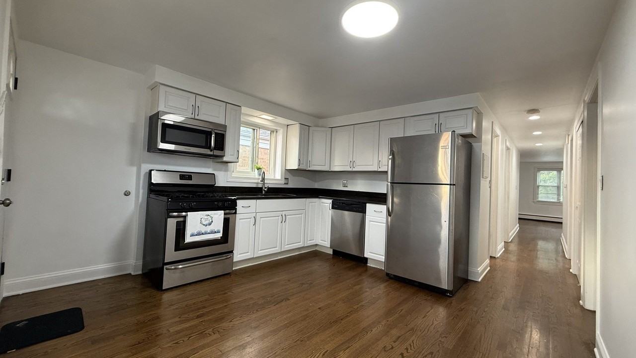 2232 N River Rd #3 - Photo 6 of 19