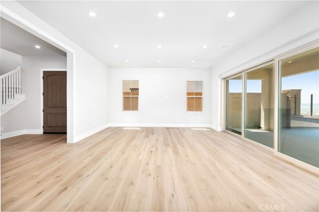 127 Oakstone - Photo 4 of 30
