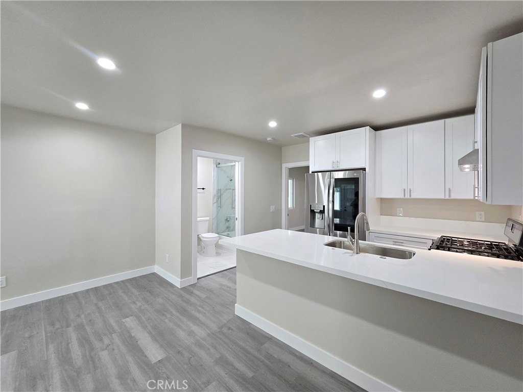 4653 Emerson St - Photo 3 of 24