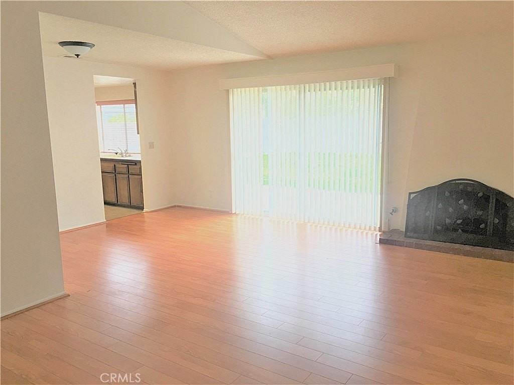11054 Wesley Ave - Photo 4 of 19