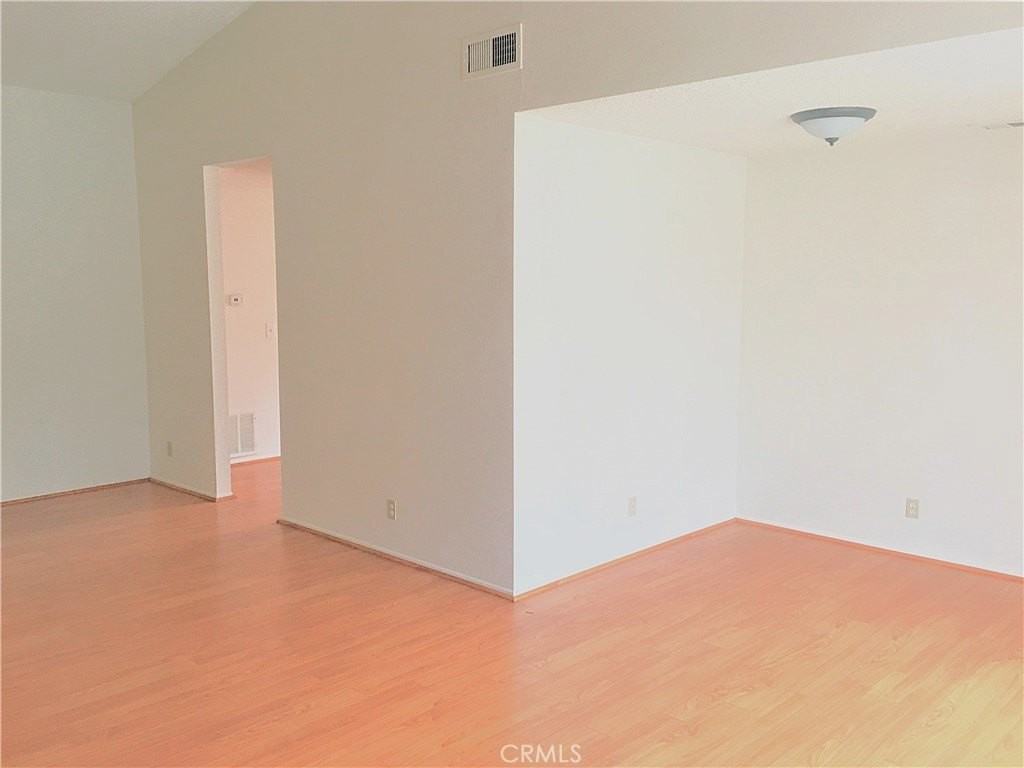 11054 Wesley Ave - Photo 5 of 19