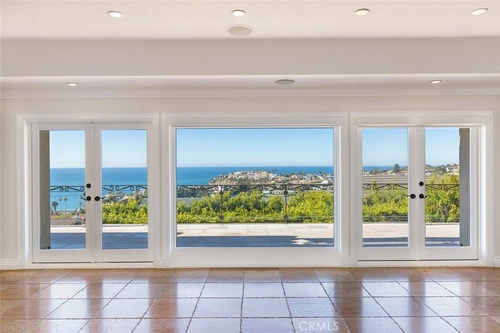 517 Emerald Bay - Photo 2 of 39