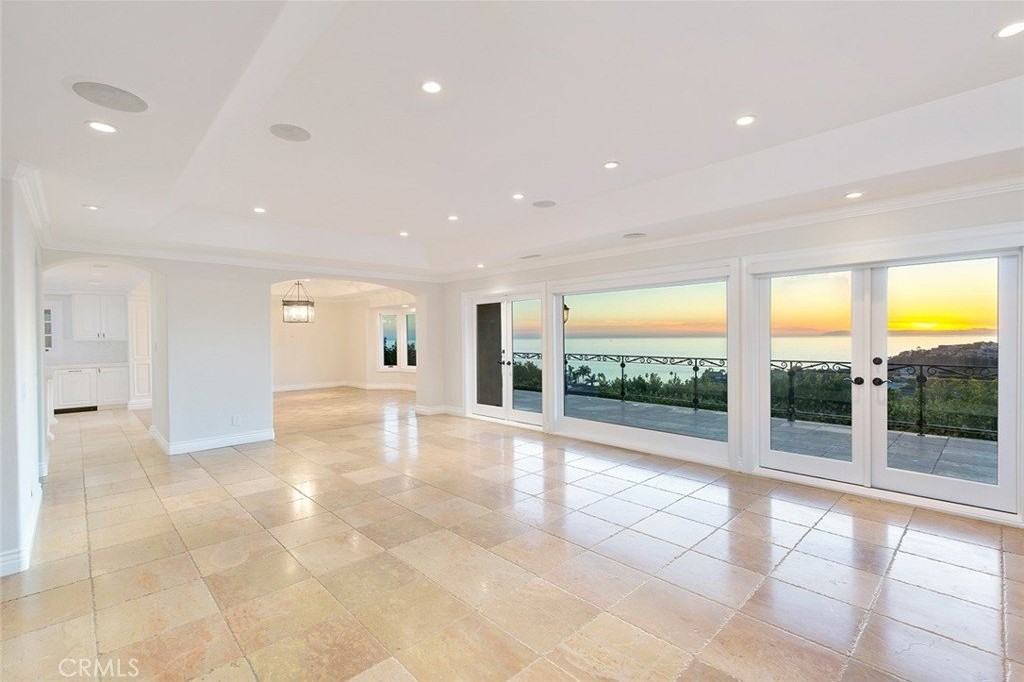 517 Emerald Bay - Photo 3 of 39
