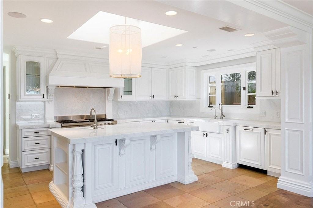 517 Emerald Bay - Photo 4 of 39