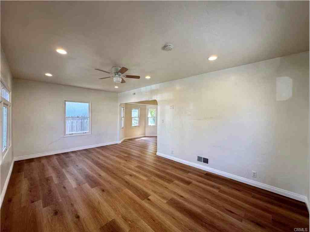 408 8th St - Photo 3 of 22