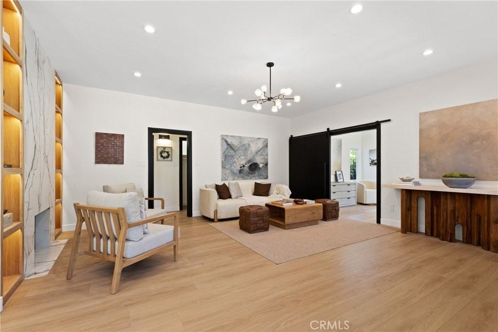 6016 Woodlake Ave - Photo 4 of 26