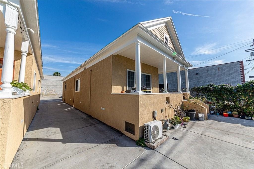 229 W 28th St - Photo 3 of 19