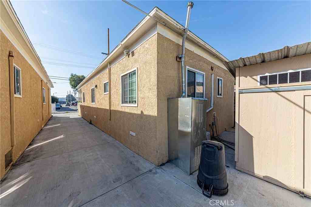 229 W 28th St - Photo 5 of 19