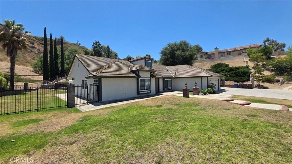 20800 Regency Ct - Photo 3 of 27