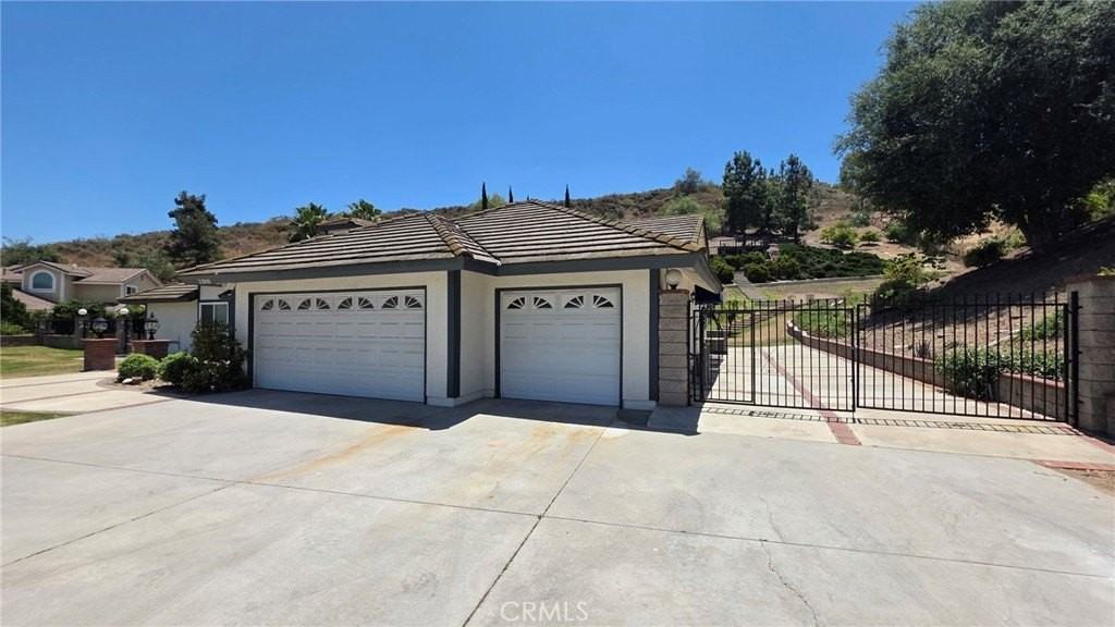 20800 Regency Ct - Photo 4 of 27