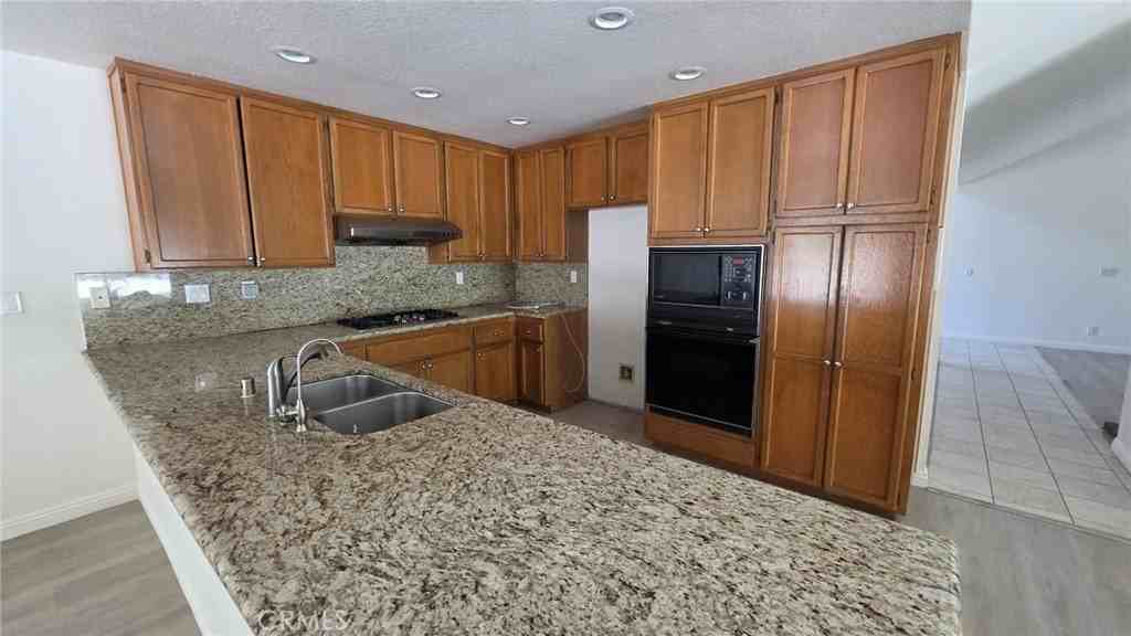 20800 Regency Ct - Photo 6 of 27