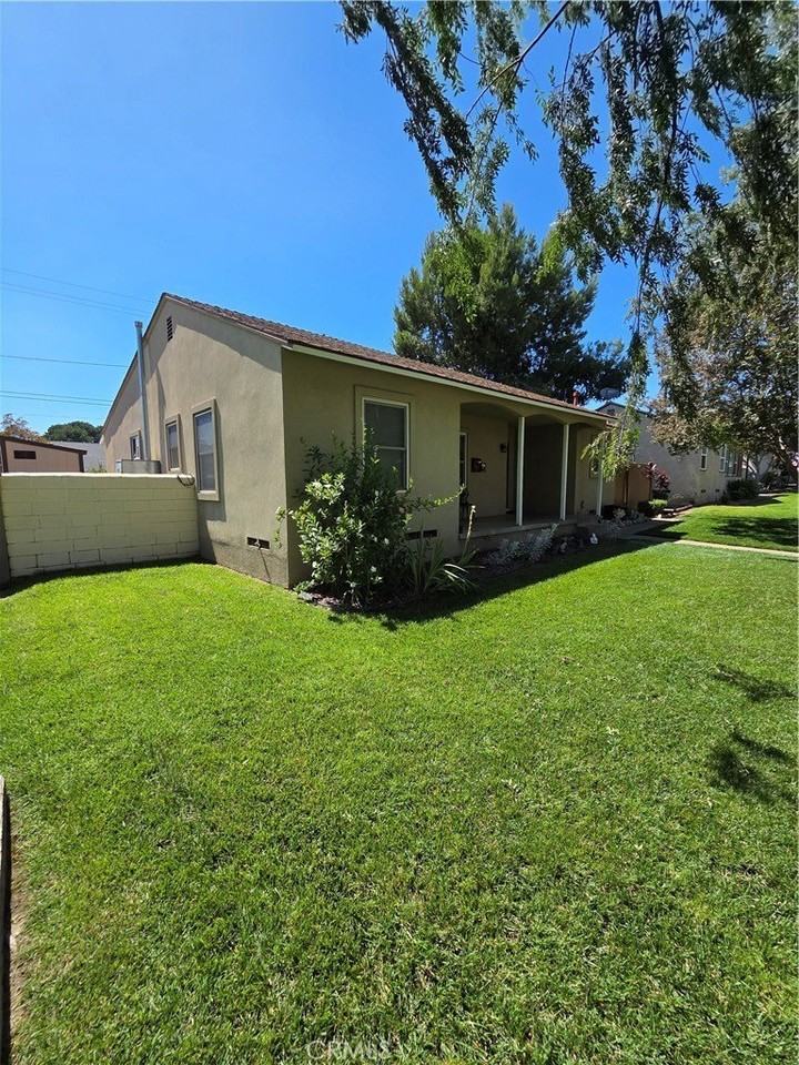 863 N 9th Ave - Photo 2 of 25