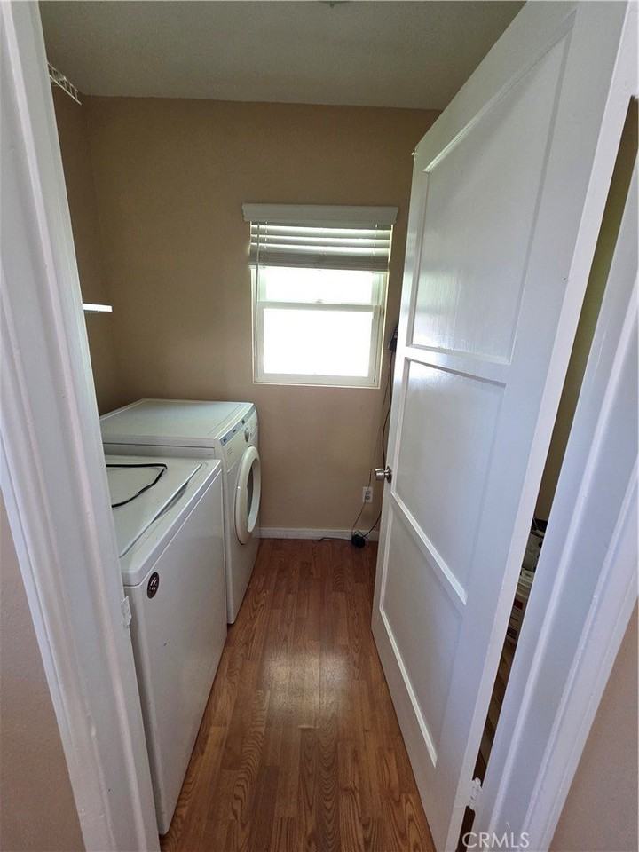 863 N 9th Ave - Photo 3 of 25