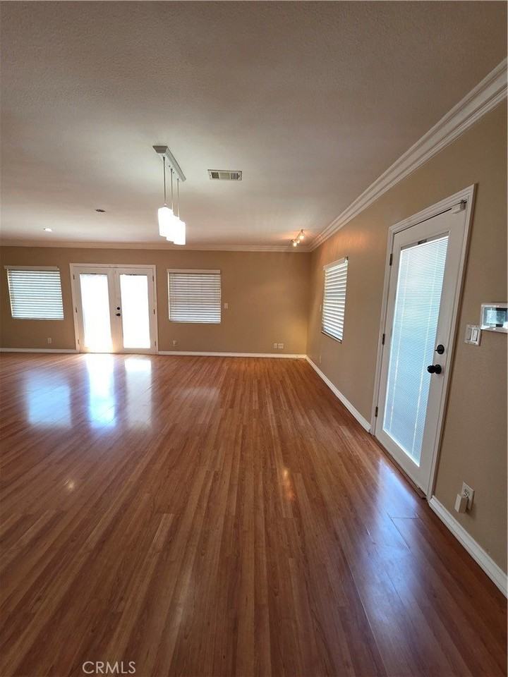 863 N 9th Ave - Photo 5 of 25