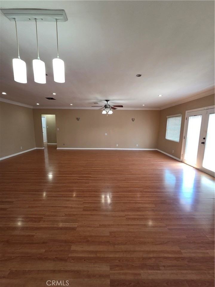 863 N 9th Ave - Photo 6 of 25