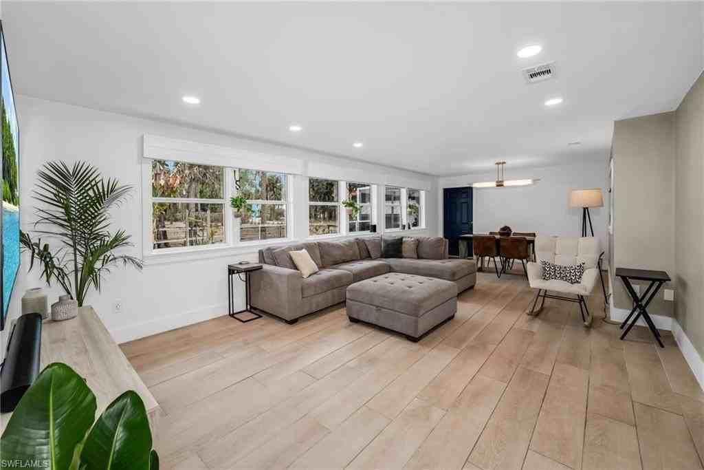 1840 23rd St Sw - Photo 3 of 32