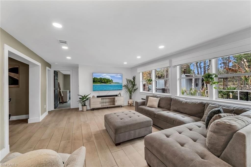 1840 23rd St Sw - Photo 4 of 32
