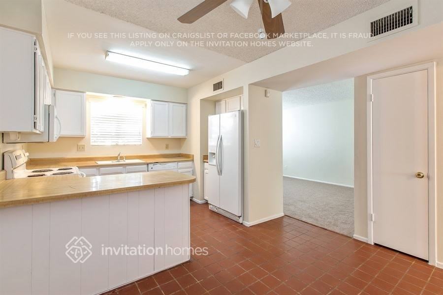 215 N Kachina - Photo 7 of 19