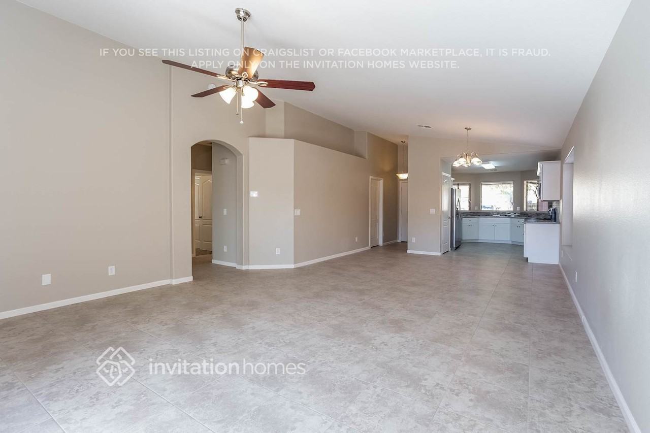 883 E Lovegrass Dr - Photo 4 of 16