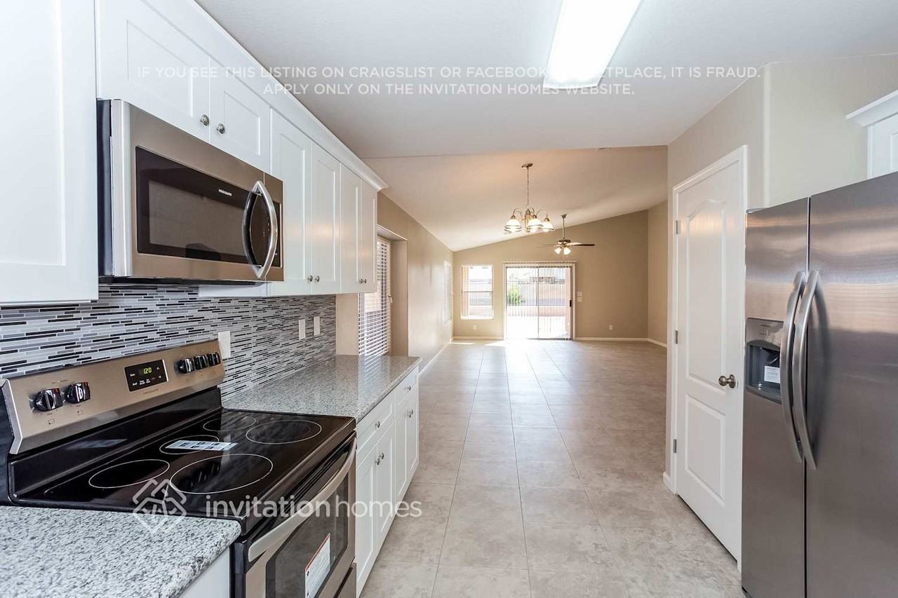 883 E Lovegrass Dr - Photo 6 of 16