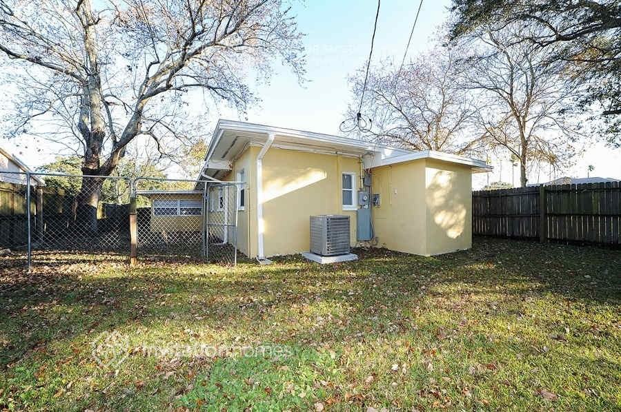 1868 East Dr - Photo 2 of 5