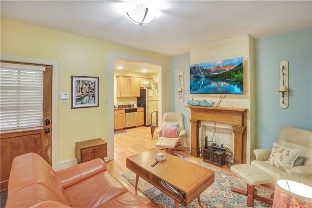 723 Kerlerec St #C - Photo 4 of 11