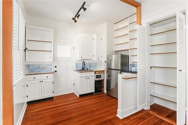 2921 Lepage St #B - Photo 3 of 8