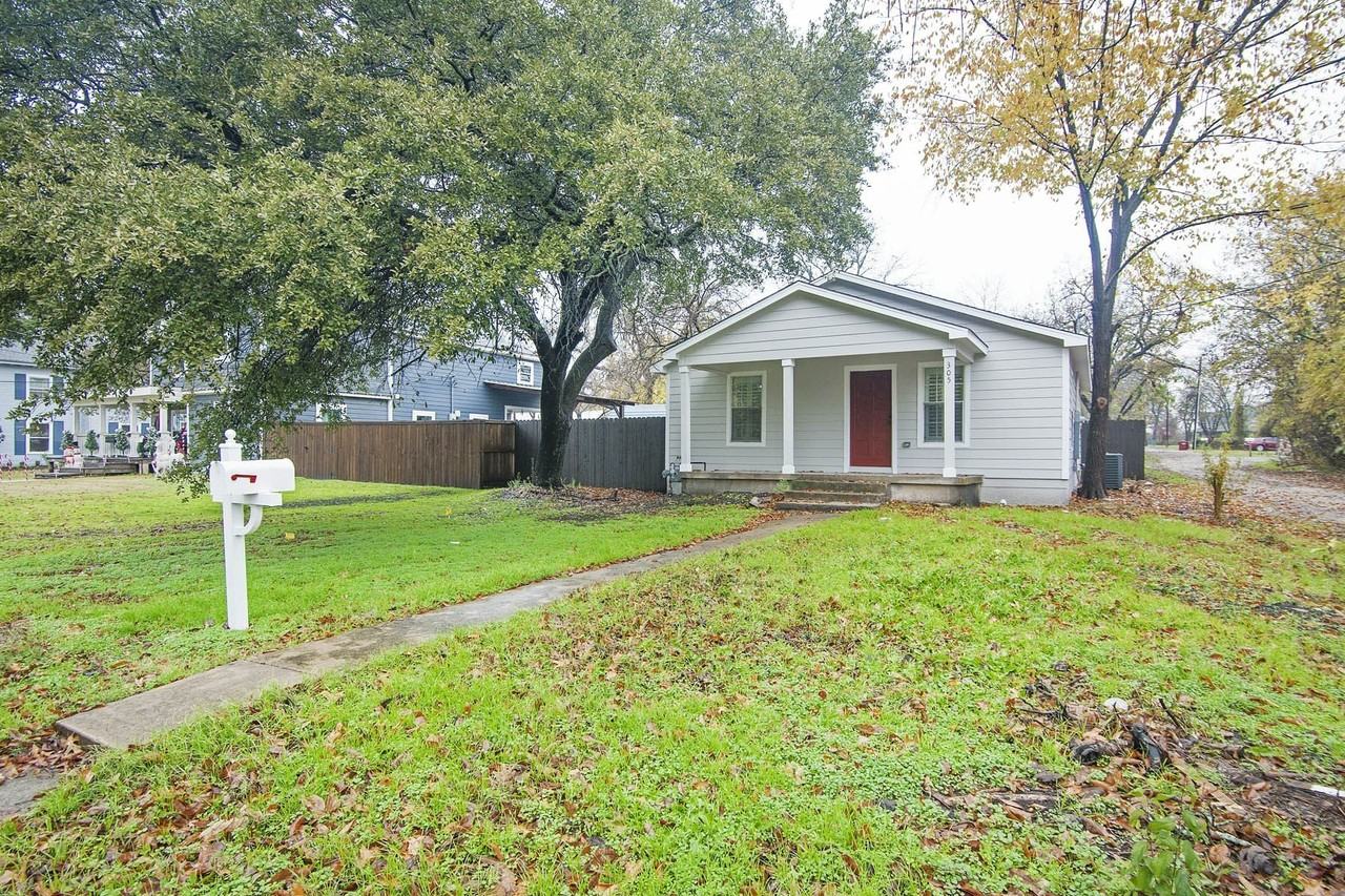 305 College St - Photo 3 of 20
