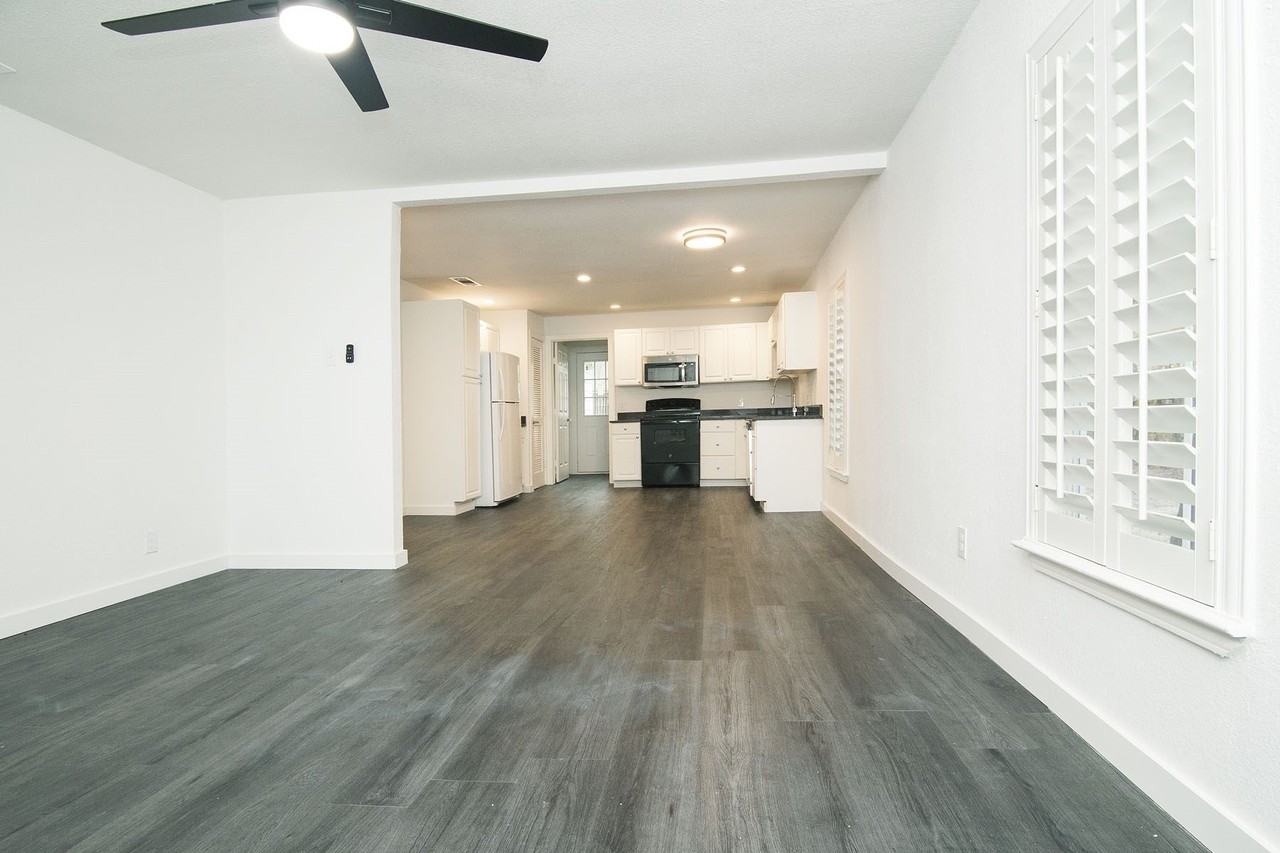 305 College St - Photo 5 of 20